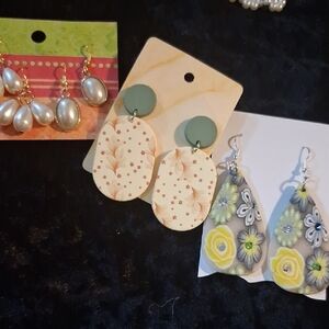 Floral and Pearl Earring Sets  4